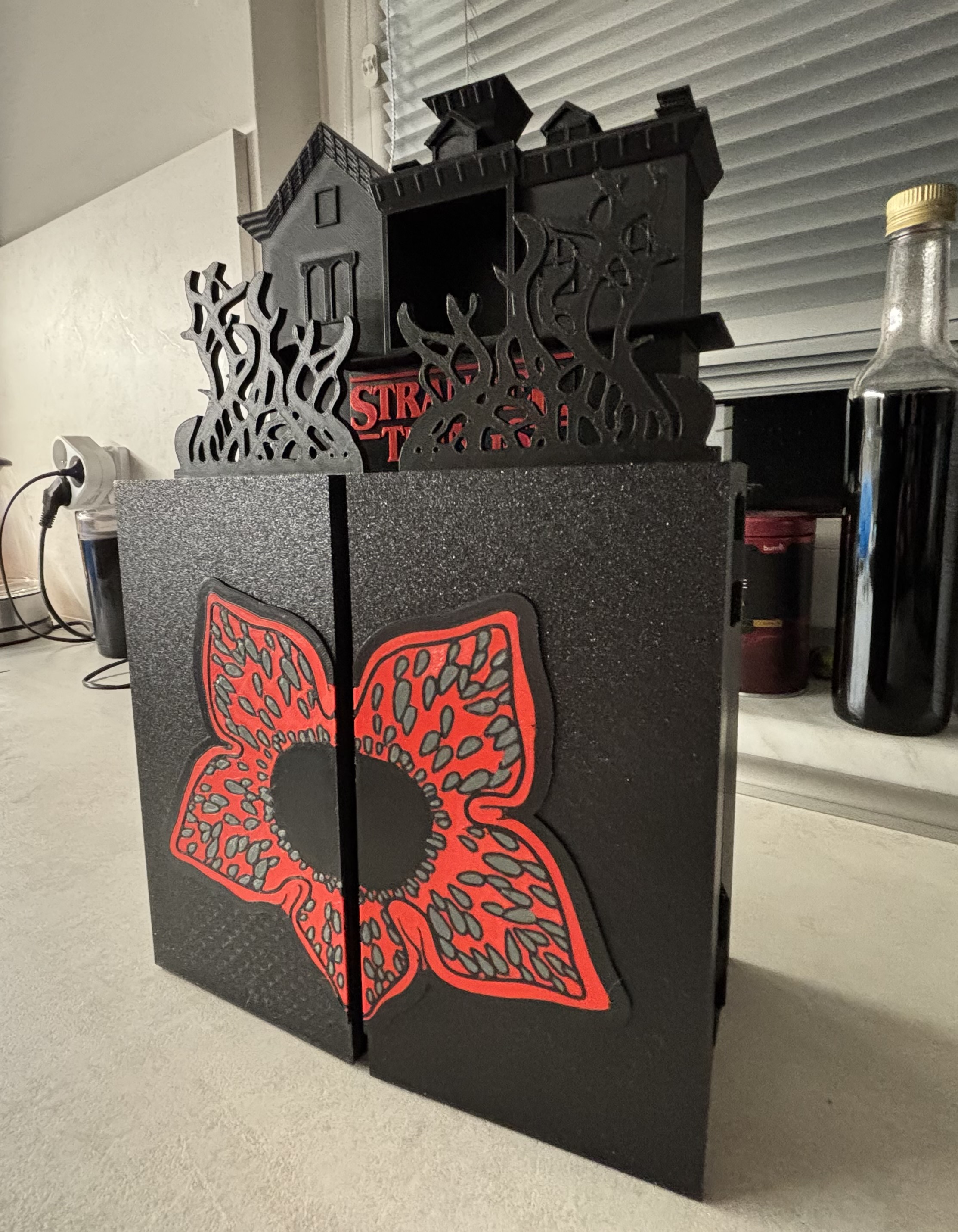 Stranger Things Box - boční pohled